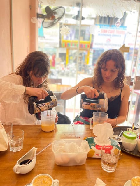 HCM: Egg Coffee Class with local Instructor & Snack - The culture and coffee history chat before the mixing starts