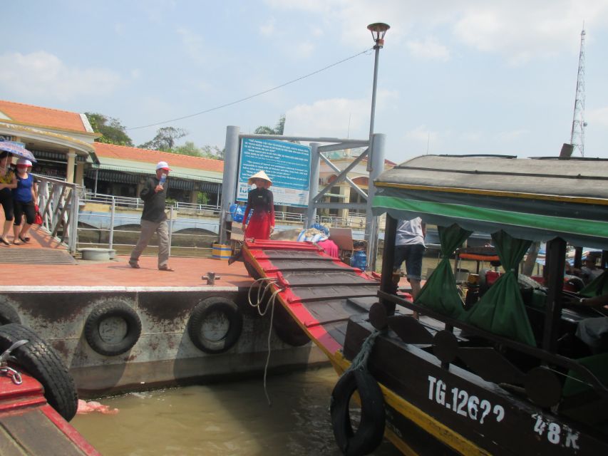 HCMC: Cai Rang Floating Market & Mekong Delta Private Tour - Bee Farm Stop, Honey Tea, Fruit Tasting, and Village Music