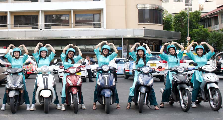 HCMC: Female Rider: Saigon Motorbike Adventures - Your 4-Hour Plan: Pickup, Stops, and the Scooter Flow