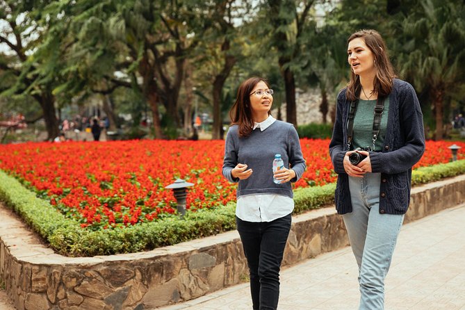 Highlights & Hidden Gems With Locals: Best of Hanoi Private Tour - Hoan Kiem District Library: A Break From the Noise