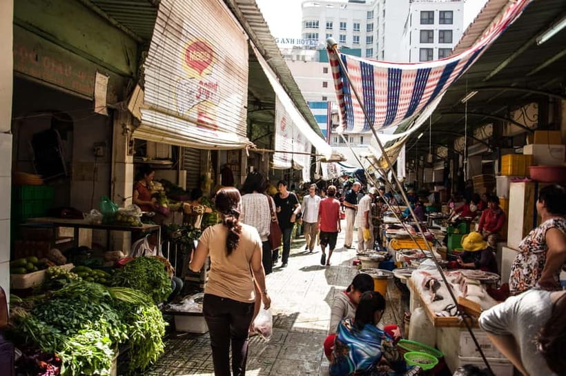 Ho Chi Minh City: City Highlights Tour by Cyclo with Meal - Front-seat cyclo ride through Saigon streets