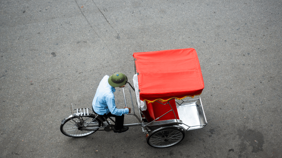 Ho Chi Minh City: City Highlights Tour by Cyclo with Meal - Meal timing: light food now, noodle shop later