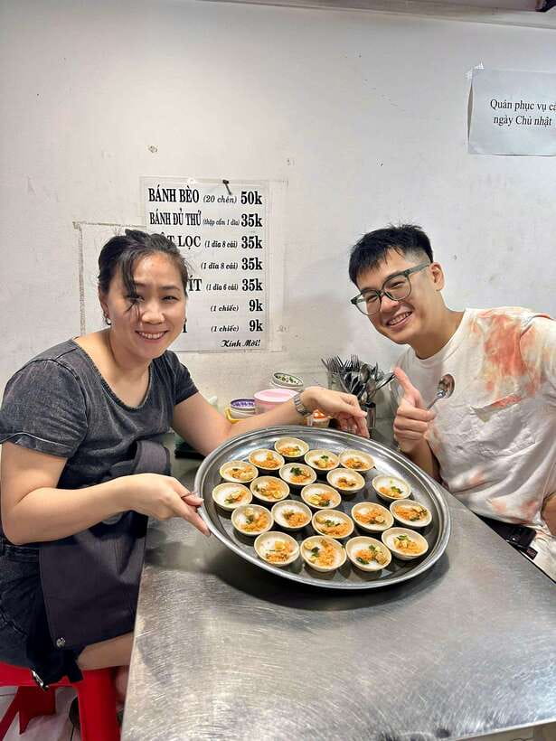 Ho Chi Minh City Food Tour On Scooter – UP TO 12 Tastings - Landmarks Between Bites: Market Views, Thích Quảng Đức, Chung Cư, and Chinatown