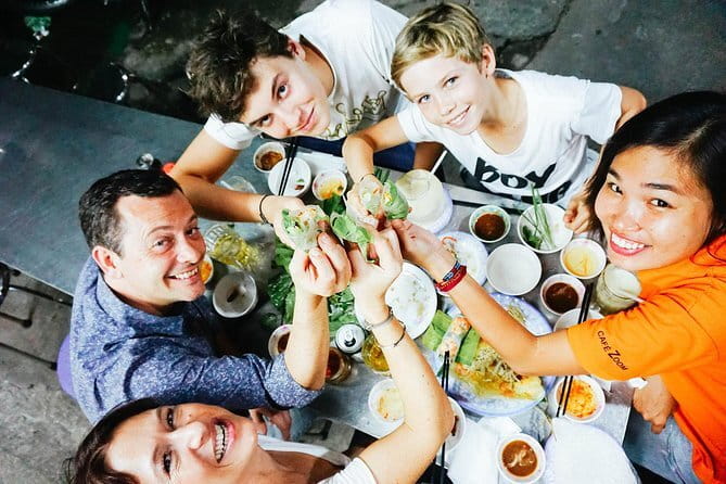 Ho Chi Minh City Food Tour with 8+ Authentic Local Tastings - Saigon Book Street and the People’s Committee exterior: brief culture breaks that don’t slow you down