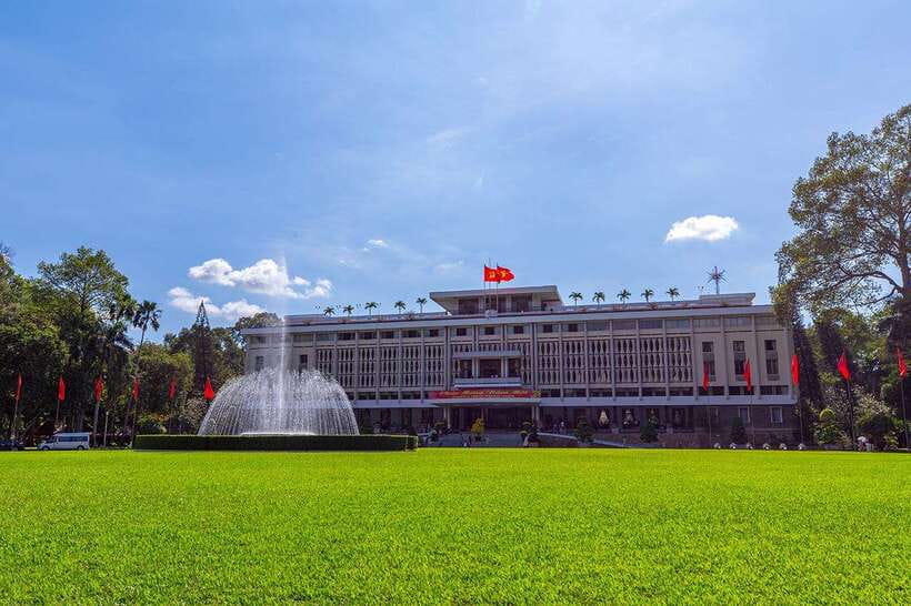 Ho Chi Minh City: Half-day History And Culture Tour - Saigon Central Post Office and Notre-Dame Cathedral: French-era landmarks with meaning
