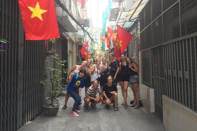 Ho Chi Minh City: Hidden Gems & Back Alleys by Motorbike with Local Students - Stop 4: Chùa Văn Phát (Ten Thousand Buddhas)—tiny alley pagoda, huge visual impact
