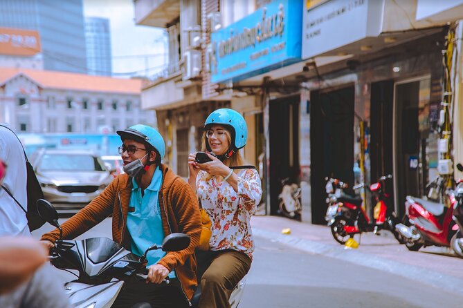 Ho Chi Minh City Motorbike Tour w Student + Safe + Fun - Saigon City Hall photos and Nguyen Hue Street at street-level speed