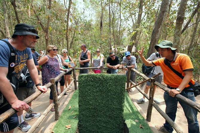 Ho Chi Minh City Private City Tour – History, Culture, Local Life - Chùa Vạn Phát in Chinatown: spiritual space and cultural influence