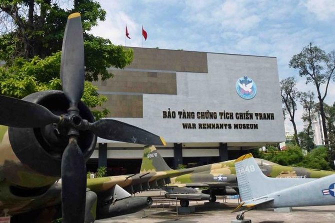 Ho Chi Minh City Saigon and Cu Chi Tunnels Private Tour Full Day - Cu Chi Tunnels at Ben Được: Crawl, Walk, and Try Cassava