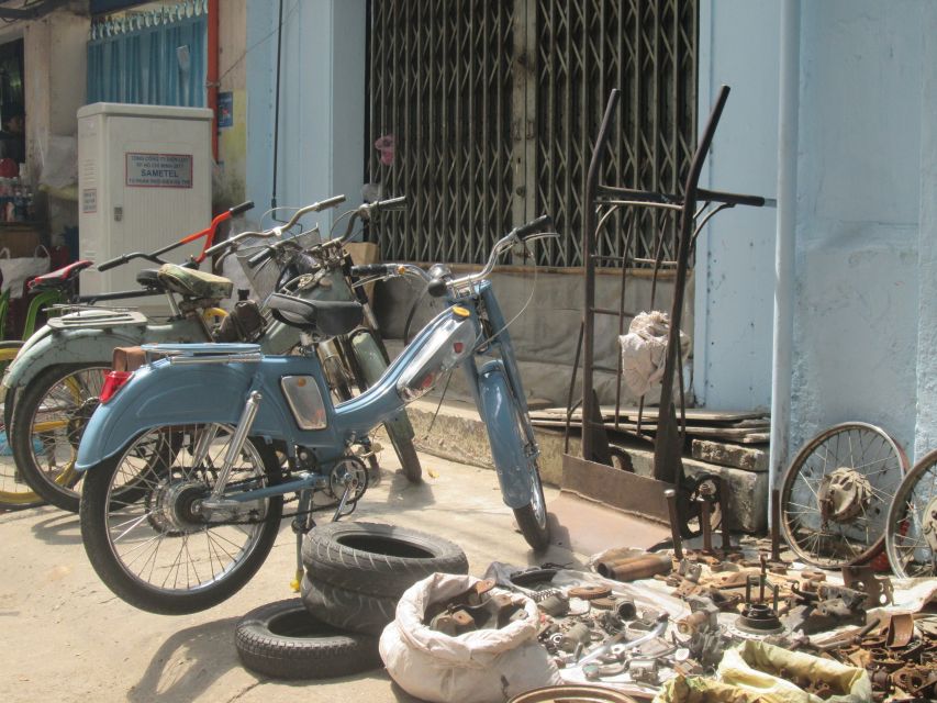 Ho Chi Minh City: Saigon Morning Markets Tour by Motorbike - Meet the guides: Vincent’s energy and Anh’s storytelling