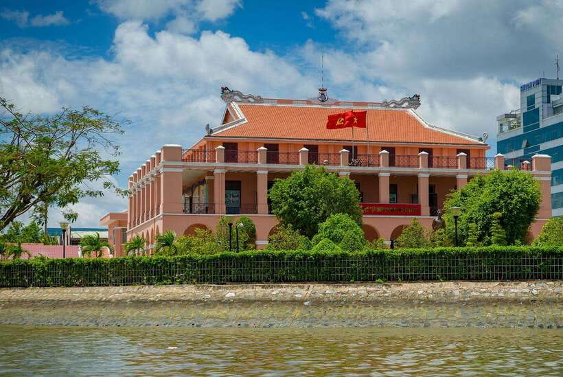 Ho Chi Minh City: Saigon River Boutique Cruise - Landmark route: from Hotel Majestic to Bitexco and beyond