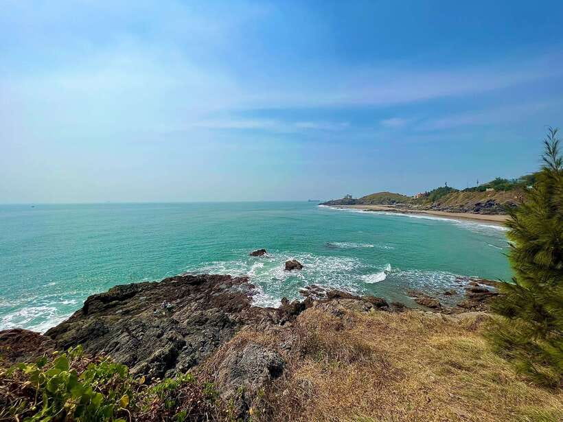 Ho Chi Minh City: Vung Tau Beach Full-Day Trip with Lunch - Whale Temple (Thắng Tam): calm faith on the coast