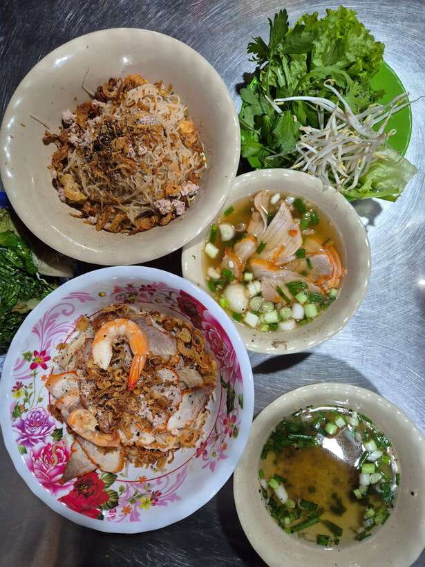 Ho Chi Minh City: Walking Food Tour with 13 Tastings - Guides: English-first, street-smart, and tuned to your needs