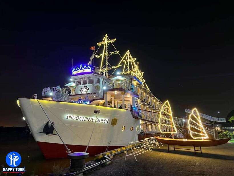 Ho Chi Minh: Saigon River Dinner Cruise with Live Music - Traditional Wooden Boat, Night Views, and Live Music