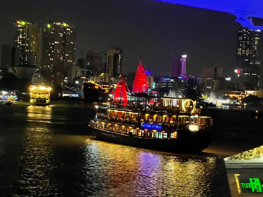 Ho Chi Minh: Saigon River Dinner Cruise with Live Music - Drinks, Service, and the Saigon Princess Crew