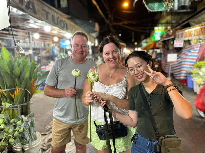 Ho Chi Minh: Street Food & Sightseeing Tour with Local Guide - Your 210-Minute Flow: From Pickup to Dessert