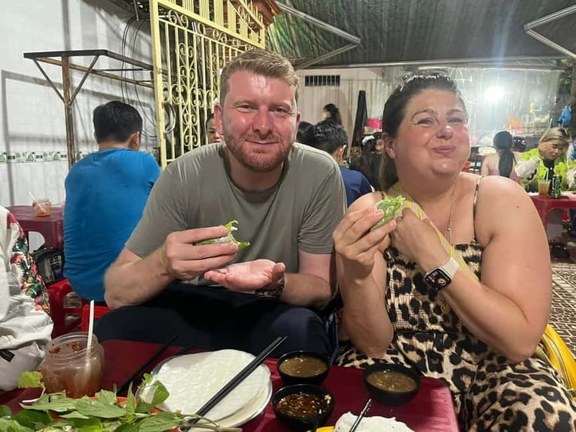 Ho Chi Minh: Street Food & Sightseeing Tour with Local Guide - Ho Thi Ky Food Street: Where the Tasting Time Actually Counts