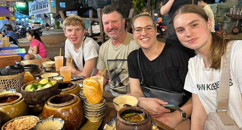 Ho Chi Minh: Street Food & Sightseeing Tour with Local Guide - Saigon’s Biggest Flower Market: Snack Choices That Feel Like a Side Quest