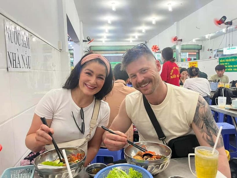 Ho Chi Minh: Street Food & Sightseeing Tour with Local Guide - What You’ll Actually Eat: Expect the Menu to Flex