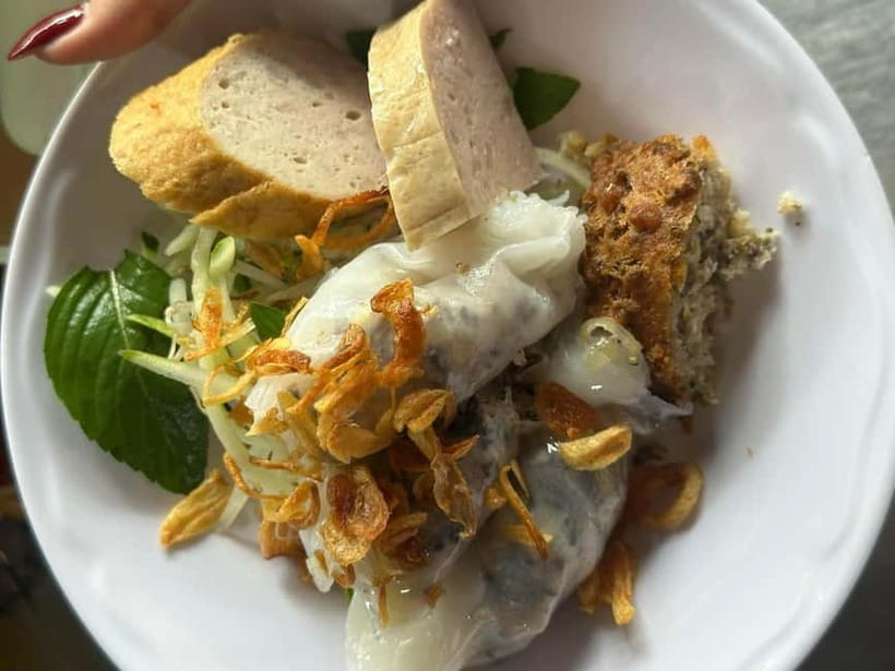 Ho Chi Minh: Super Niche Walking Street Food Tour With Local - How the route flows (and what each segment feels like)
