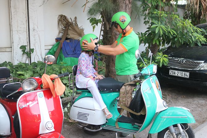 Ho Chi Minh Vespa City Tour 4,5 hours - Saigon Opera House to Notre Dame and Central Post Office