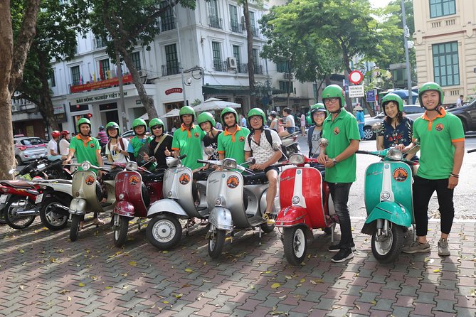 Ho Chi Minh Vespa City Tour 4,5 hours - Binh Tay Market (District 5) plus lunch in District 1
