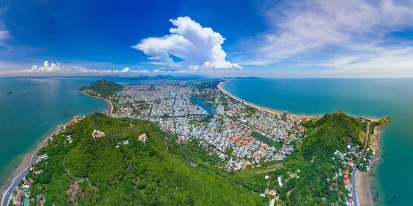 Ho Chi Minh: Vung Tau 1-Day Tour with Christ Statue & Lunch - Nghinh Phong Cape: the photo gate and late-afternoon views