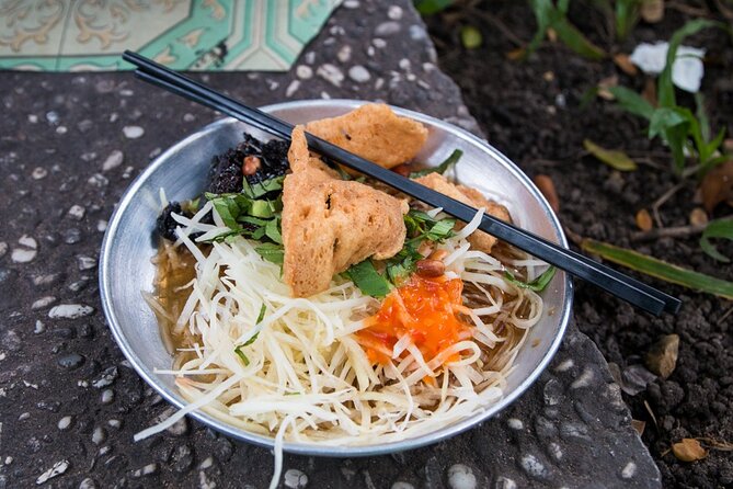 Ho Chi Minh Walking Street Food Tour (Safe & Fun) - Stop 1: Ben Thanh Market for Banh Xeo, Banh Khot, and Hue-Style Comfort
