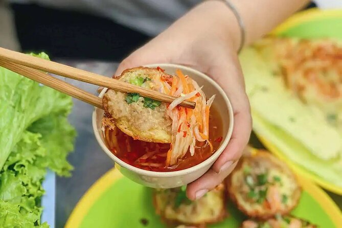 Ho Chi Minh Walking Street Food Tour (Safe & Fun) - Guides Make or Break Street Food in Saigon