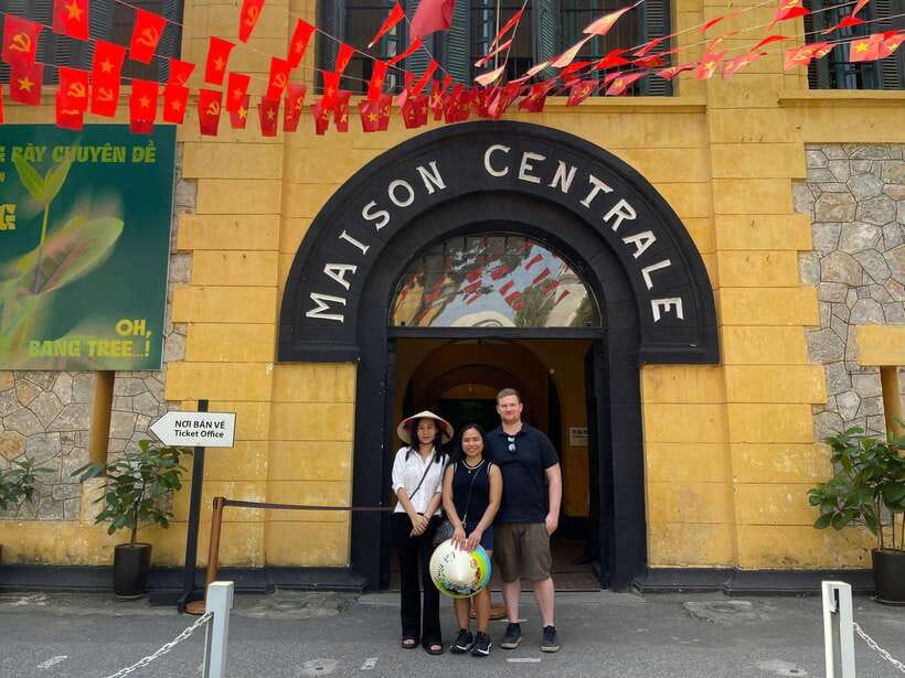 Hoa Lo Prison and Little Paris in Hanoi - Where you meet: two pickup options around the Old Quarter