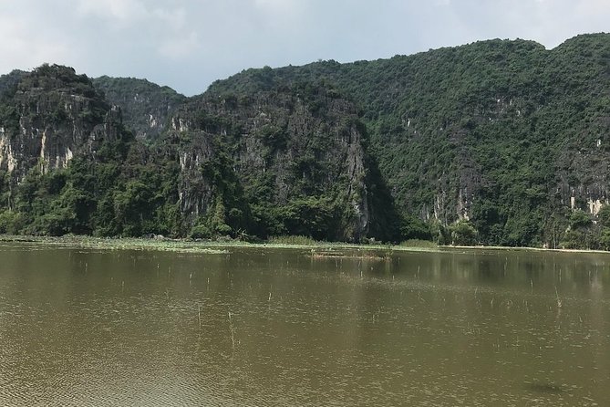 Hoa Lu - Tam Coc: Boat Trip and Bicycle Ride - Tam Coc Sampan Boat Ride: The Best Part When the River Is Calm