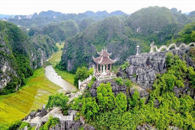 Hoa Lu Tam Coc Day Tours - The Main Event: 1.5 Hours on a Sampan Through Three Caves