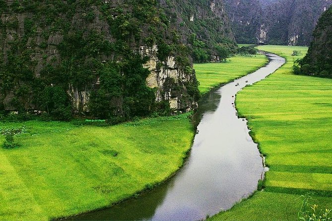 Hoa Lu Tam Coc Full-Day DELUXE Tour Including BUFFET LUNCH & River Boat Ride - Hoa Lu Temples: Dinh and Le Dynasties Without the Rush