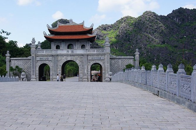 Hoa Lu Tam Coc Full Day Tour: Small Group Tour & Buffet Lunch - Tam Coc sampan cruise: the main scenery payoff