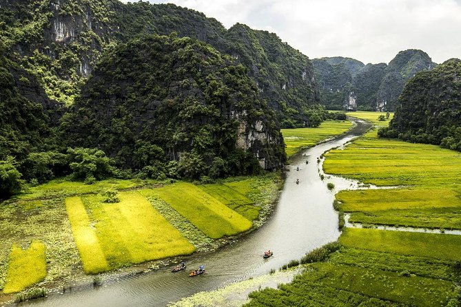 Hoa Lư Tam Coc & Mua Cave full day Including Buffets Lunch - Tam Coc buffet lunch at the wharf: feeding you before the caves