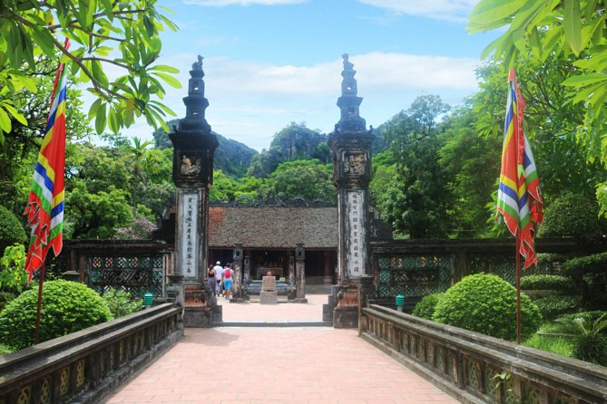 Hoa Lu - Tam Coc - Ninh Binh Day Tour: Biking, Visit Local Family - Tam Coc boat ride: Halong Bay on land, and how to time it