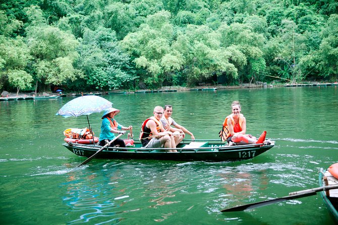 Hoa Lu Temple, Trang An boat trip & Mua Cave Mountain day trip - best selling - Lunch and timing: how the day keeps its rhythm