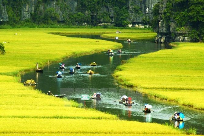 HOA LU -TRANG AN -MUA CAVE Full Day Including Boat Entrance Fees and Lunch - A One-Day Circuit of Hoa Lu and Tam Coc’s Cave Boats