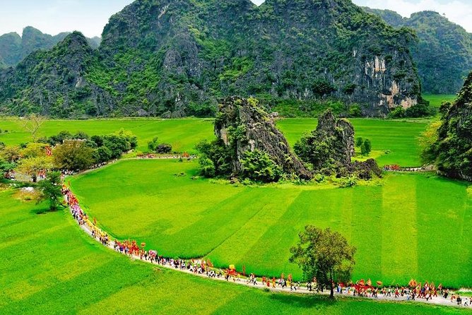 HOA LU -TRANG AN -MUA CAVE Full Day Including Boat Entrance Fees and Lunch - Hoa Lu Temples: Dinh & Le Dynasties in a Quiet Old-Capital Setting