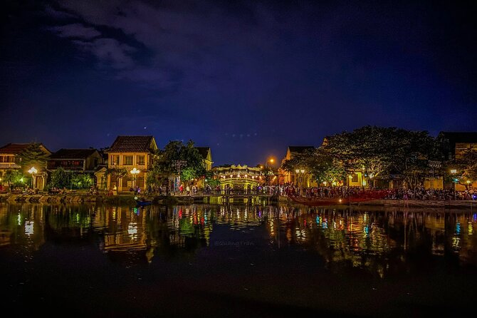 Hoai River Boat Trip by Night with Release Lantern - Group Size and Boarding Reality: What Maximum 10 People Means