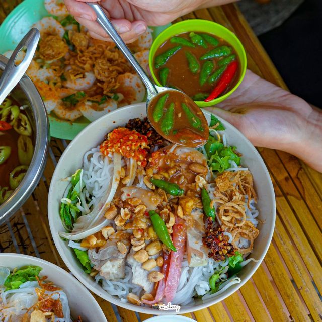 Hoi An: 2.5-Hour Street Food Tour - Entering Hoi An Through Street Food, Not Brochures