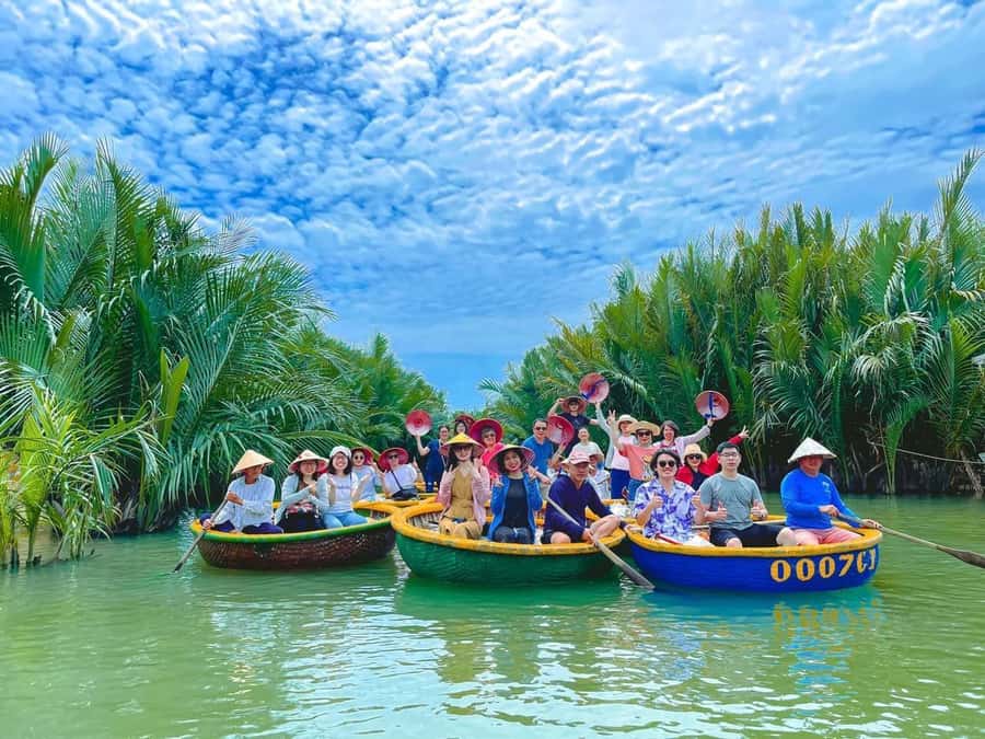Hoi An : Bamboo Basket Boat Tour with Transportation - Paddling practice and the basket boat race