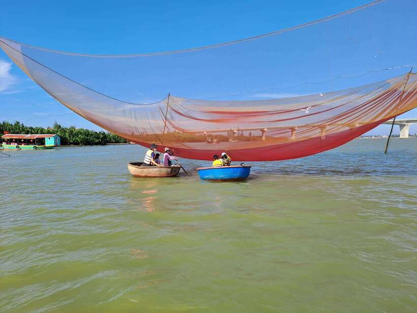 Hoi An: Basket Boat Riding at Bay mau coconut village - What you’ll get from the crew and the group size feel