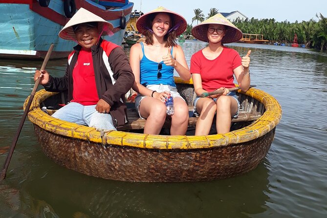 Hoi An Basket Boat Tour ( basket boat, visit water coconut forest, fishing crab) - Crab fishing and fishing-net throw: what to expect (and how to not get frustrated)