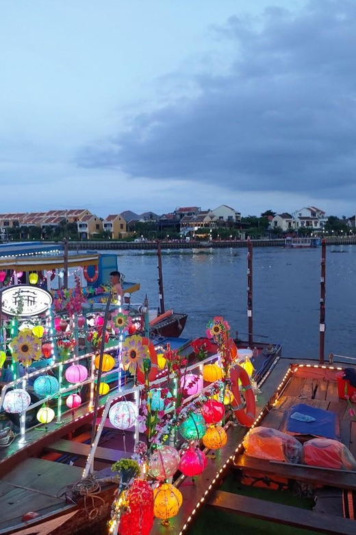 Hoi An Boat Lantern With Release Flower Hoai River At Night - Why This 20-Minute Lantern Cruise Works So Well in Hoi An