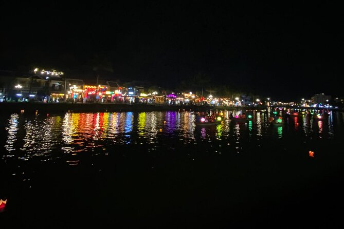 Hoi An Boat Ride and Release Lantern, Night Market Private Tour - Entering the Ancient Town: Narrow Lanes, Temples, and Quiet Corners