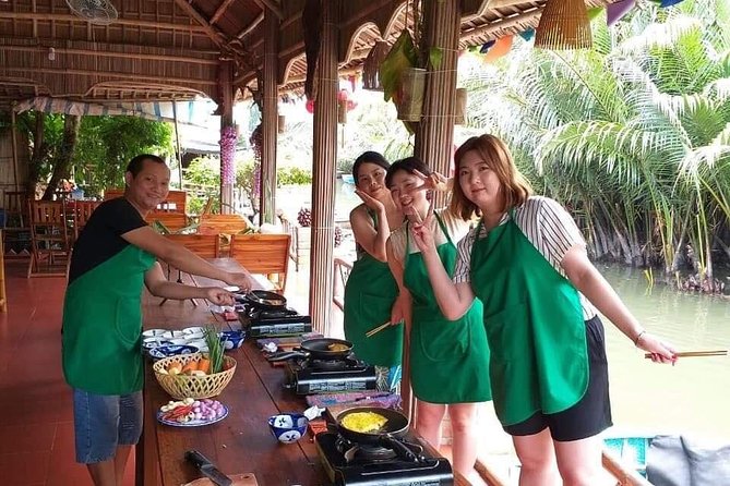 Hoi An Cooking Class And River Cruise - Entering the Hoi An food market (bargaining basics you can use)