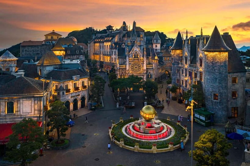 Hoi An/Da Nang: Ba Na Hills & Golden Bridge Tour with Dinner - Golden Bridge on the giant hand: the main photo, the tight window