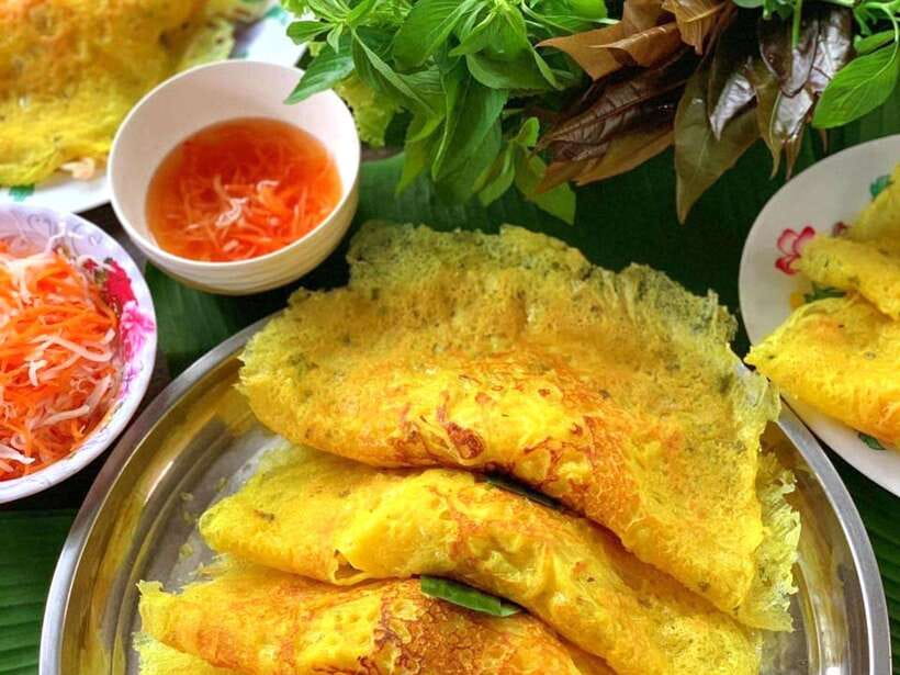 Hoi An/Da Nang: Da Nang Food Tour & Cruise Trip on Han River - Markets that make ordering feel easy: Con Market and Han Market