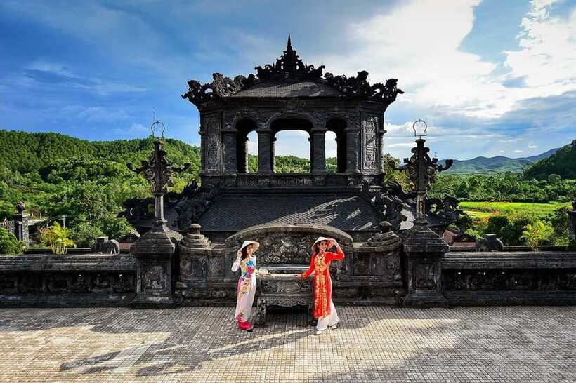 Hoi An/Da Nang: Hue Imperial City by Bus or Train Experience - Lang Co break and the 15-minute pearl shop stop